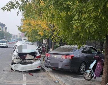 北京街头连撞3车！竟因刚考驾照想“体验一下”？