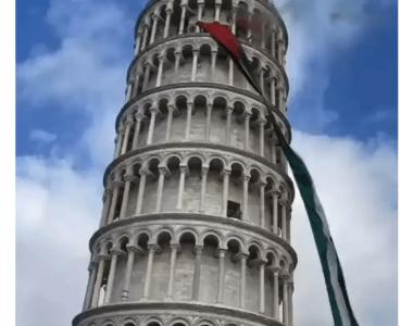 意媒：意大利学生在比萨斜塔上挂出巨幅巴勒斯坦国旗