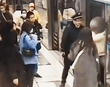 北京一乘客因纠纷堵门，致地铁10号线延误8分钟，已被行拘